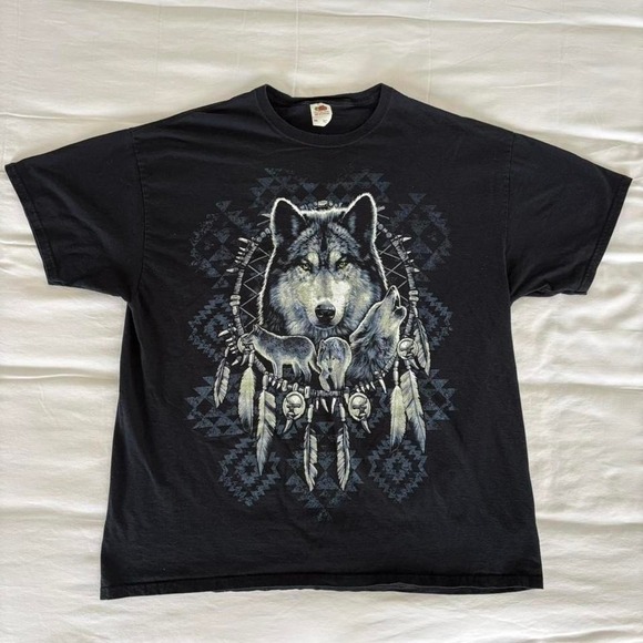 Fruit of the Loom Other - Wolves and Native American Necklace animal graphic tee